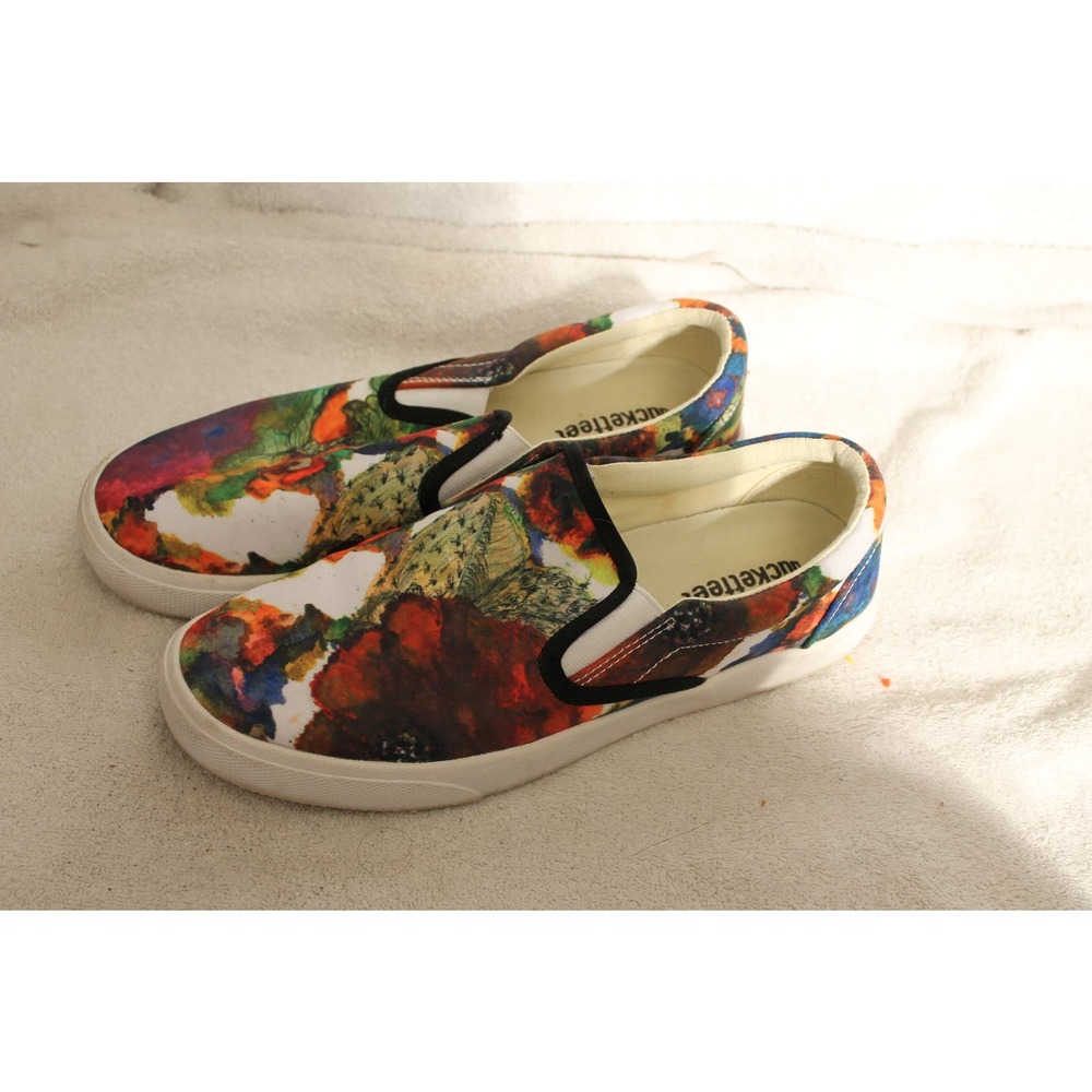 Woman's Bucketfeet 8.5 slip on floral shoes